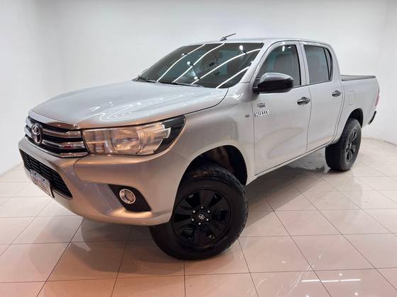 TOYOTA HILUX 2.8 STD 4X4 CD 16V DIESEL 4P MANUAL